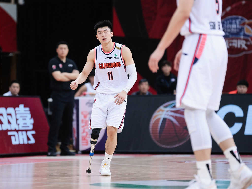 吴骁“独臂”奋战不息!方兴渡主教练王博:他的斗志激励全队 吴骁“独臂”奋战不息!方兴渡主教练王博:他的斗志激励全队